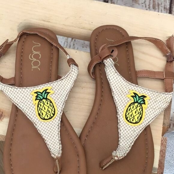 Sugar Pineapple Embroidered Patch Sandals Size 7.5 M Thong Sandal with Sling Bac - Picture 2 of 3